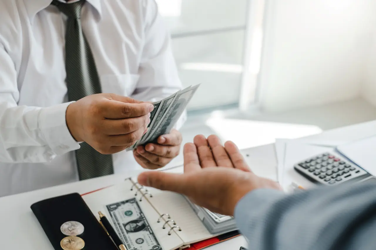 Direct Money Lenders Differ from Traditional Banks